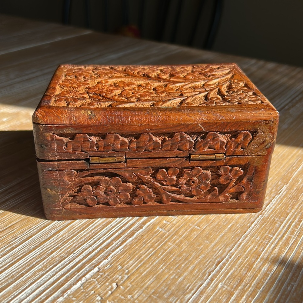 Vintage Hand-Carved Wooden Jewelry / Cards Box, India - Picture 3 of 12
